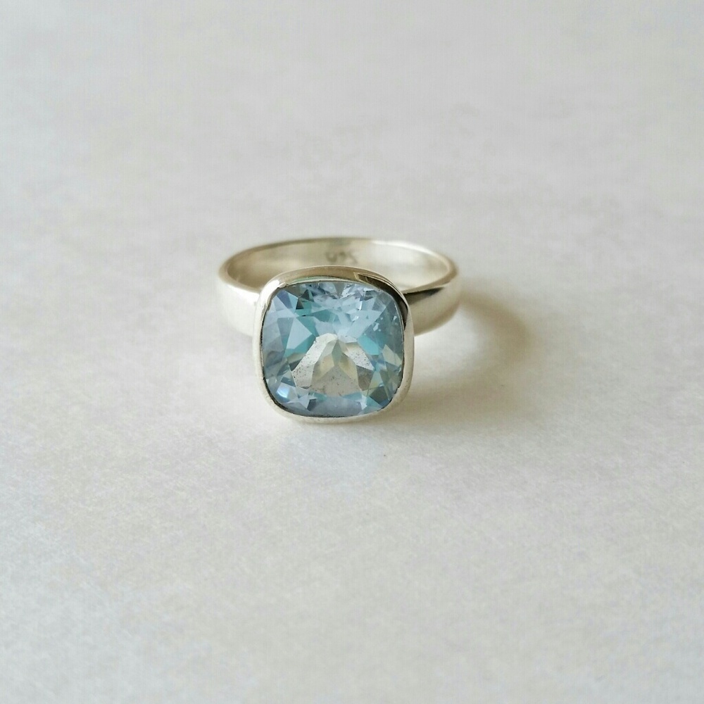 NWOT Blue Topaz Solitaire